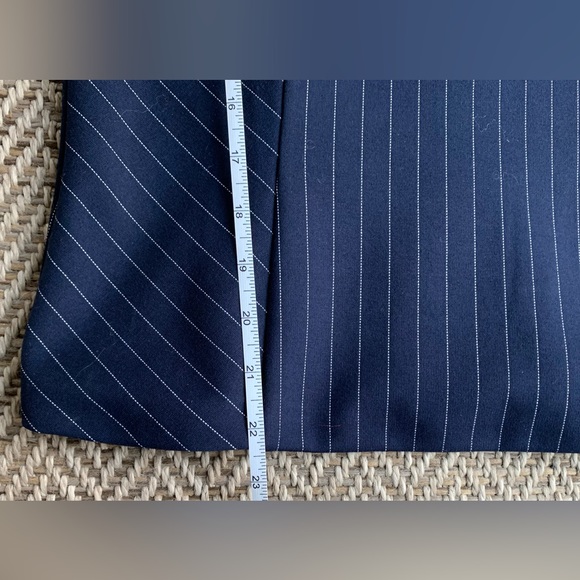 White House Black Market Sleeveless Navy Blue Pinstripe Bodice Top, size 8 - Picture 4 of 6